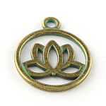 Rond et plat avec des pendentifs en alliage de zinc lotus, sans cadmium et sans plomb, bronze antique et patine verte, 24x20x1.5mm, Trou: 2.5mm