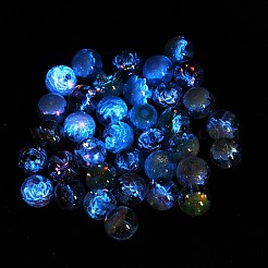 Светящиеся прозрачные смоляные бусины внутри цветка&nbsp;RESI-C070-05A