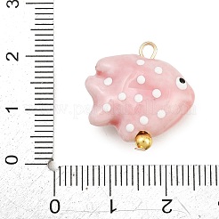 真鍮製のペンダントが付いた手作りの磁器  水玉模様のチャームが付いた魚  ラックめっき  長持ちメッキ  鉛フリー＆カドミウムフリー  18KGP本金メッキ  ピンク  21x20.5x9mm  穴：2mm&nbsp;PR-CBA6379-01G-03