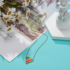 レインボーカラーの日本のシード編みハートペンダントネックレス、304ステンレススチールチェーン付き、女性用  カラフル  15.94インチ（40.5cm）&nbsp;NJEW-MZ00007
