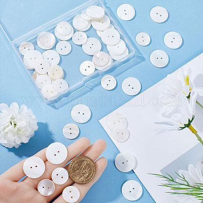 52 шт. 2 стильных пуговиц из ракушки с тремя отверстиями SHEL-GF0001-02-1