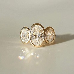 Овальные латунные кольца с инкрустацией из прозрачного кубического циркония.&nbsp;FS-WGDCBD8-04