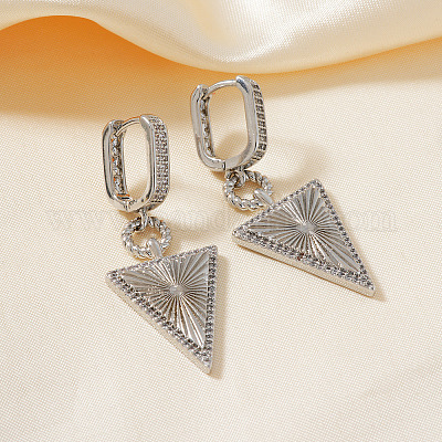 Элегантные треугольные серьги-кольца из латуни с прозрачным кубическим цирконием IH4301-1-1