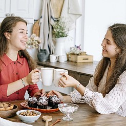 2 個真鍮エナメルバタフライリンクブレスレットセット  女性のための調節可能なBFFブレスレット.  ゴールドカラー  シアン  4-3/4~9インチ（12~23cm）&nbsp;JB730B