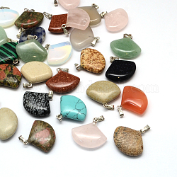 Pendentifs en pierre mélangée naturelle et synthétique, avec les accessoires en laiton de tonalité de platine, 20~21x21~22x5~6mm, Trou: 2x7mm