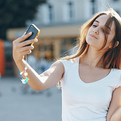 6 шт. 6-цветные ремешки для мобильных телефонов из смолы и сплава с изображением золотых рыбок и звезд FIND-GL0001-93