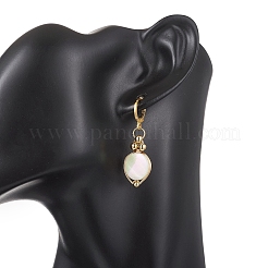 Плоские круглые серьги-подвески из натуральной белой ракушки и латуни.&nbsp;EJEW-JE06897