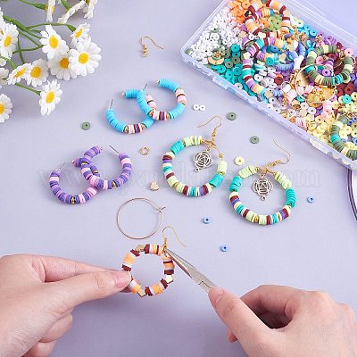 Kit Création Bijoux Enfant – 8 Bijoux à Fabriquer avec Perles Heishi, Dorées, Breloques, Pompons – DIY Collier, Bracelets & Boucles d'Oreilles – Dès 8 Ans avec Notice Illustrée