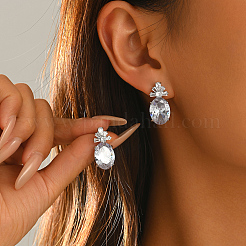 Orecchini pendenti ovali da donna in ottone con pavé di zirconi cubici e fiore decorativo.&nbsp;OA6190-3