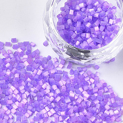 Perles de bugle en verre, trou rond, imitation d'oeil de chat, support violet, 2~2.5x1.5~2mm, Trou: 0.8mm, environ 30000 pcs / sachet 