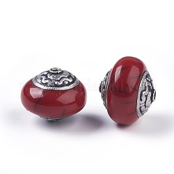 Perles de style tibétain, avec du laiton, turquoise synthétique, plat rond, argent antique, rouge foncé, 15.5x18.5x18.5mm, Trou: 1.5mm