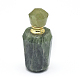 天然プレナイトの開閉可能な香水瓶ペンダント  真鍮のパーツとガラスのエッセンシャルオイルのボトル  29~33x14~15mm  穴：0.8mm  ガラス瓶容量：3ml（0.101液量オンス）  宝石の容量：1ml（0.03液量オンス） G-E556-02E-2