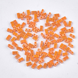 2-hoyo cuentas de vidrio opaco, colores ab, Rectángulo, naranja oscuro, 4.5~5.5x2x2~2.5mm, agujero: 0.5~0.8 mm